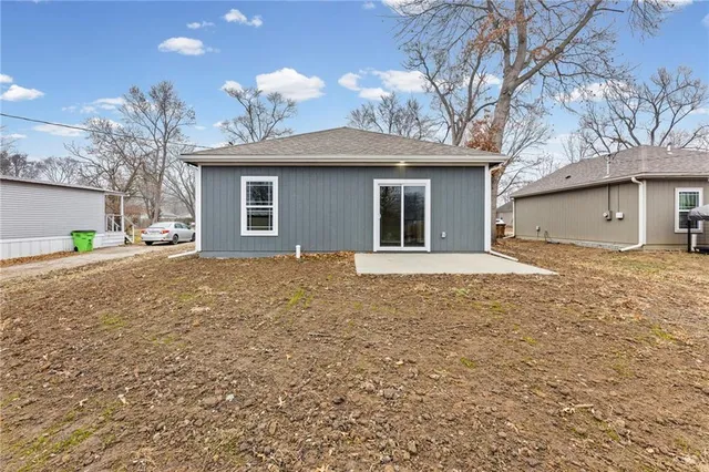 $216,900 | 832 East Hamblin Street, Ottawa, KS 66067