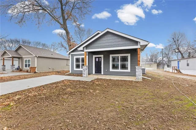 $216,900 | 832 East Hamblin Street, Ottawa, KS 66067
