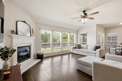 $519,900 | 520 Winnetka Drive, Oak Point, TX 75068