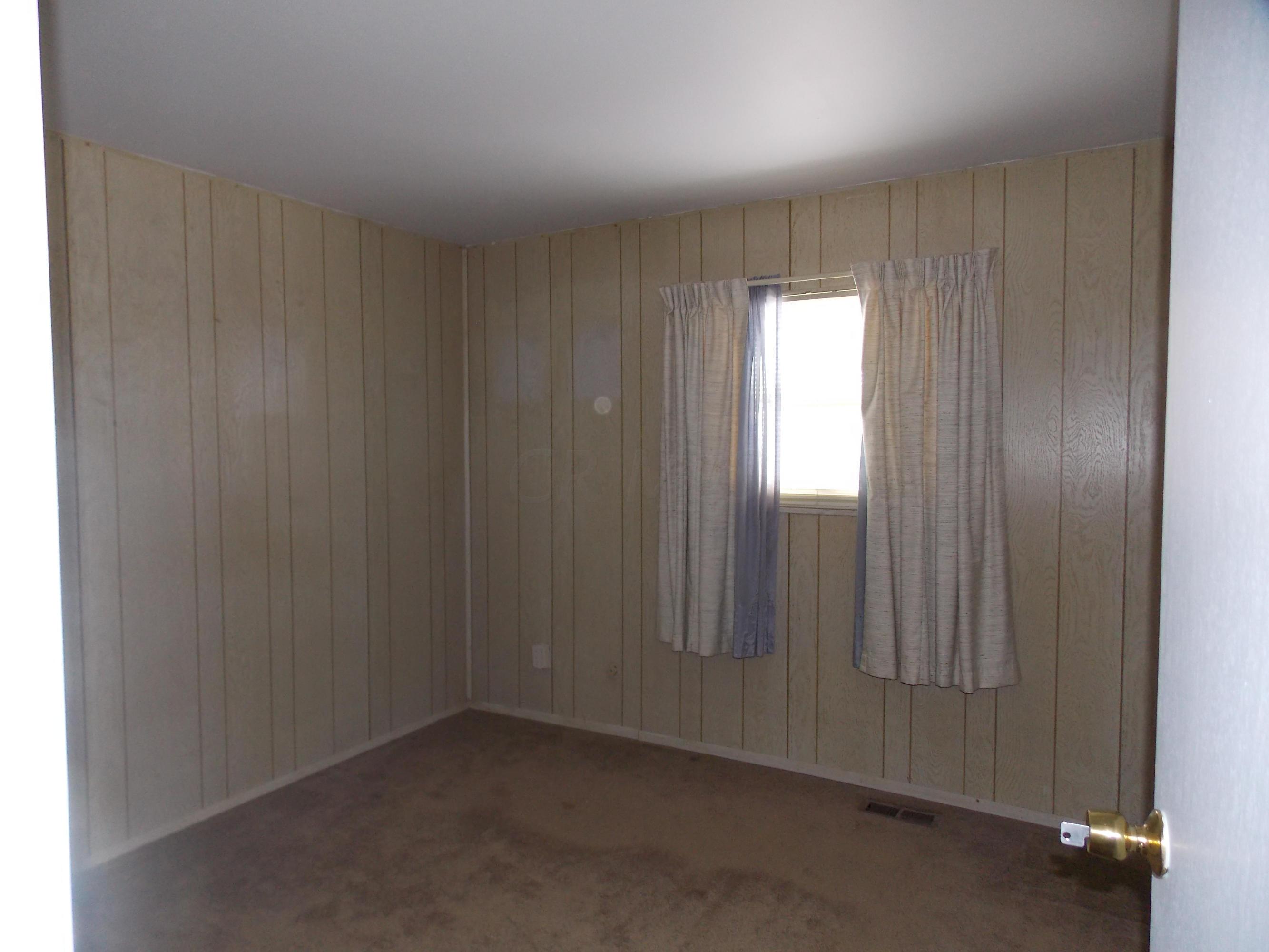 2114 Rochelle Place Columbus, OH 43232 - Photo 4 of 14 Gallery Image 4