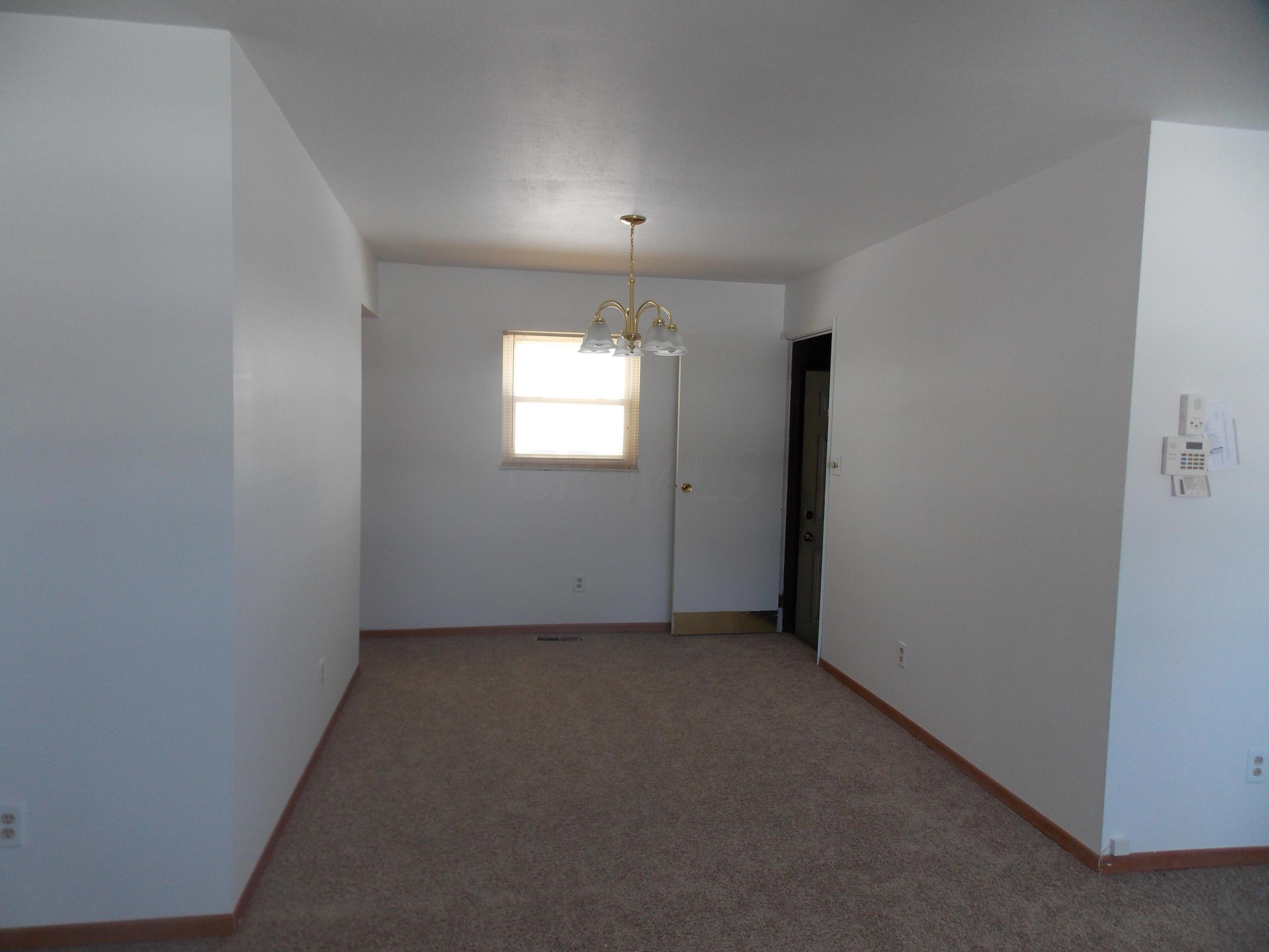 2114 Rochelle Place Columbus, OH 43232 - Photo 6 of 14 Gallery Image 6
