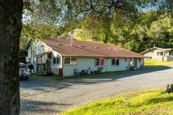 a view of a house with a yard