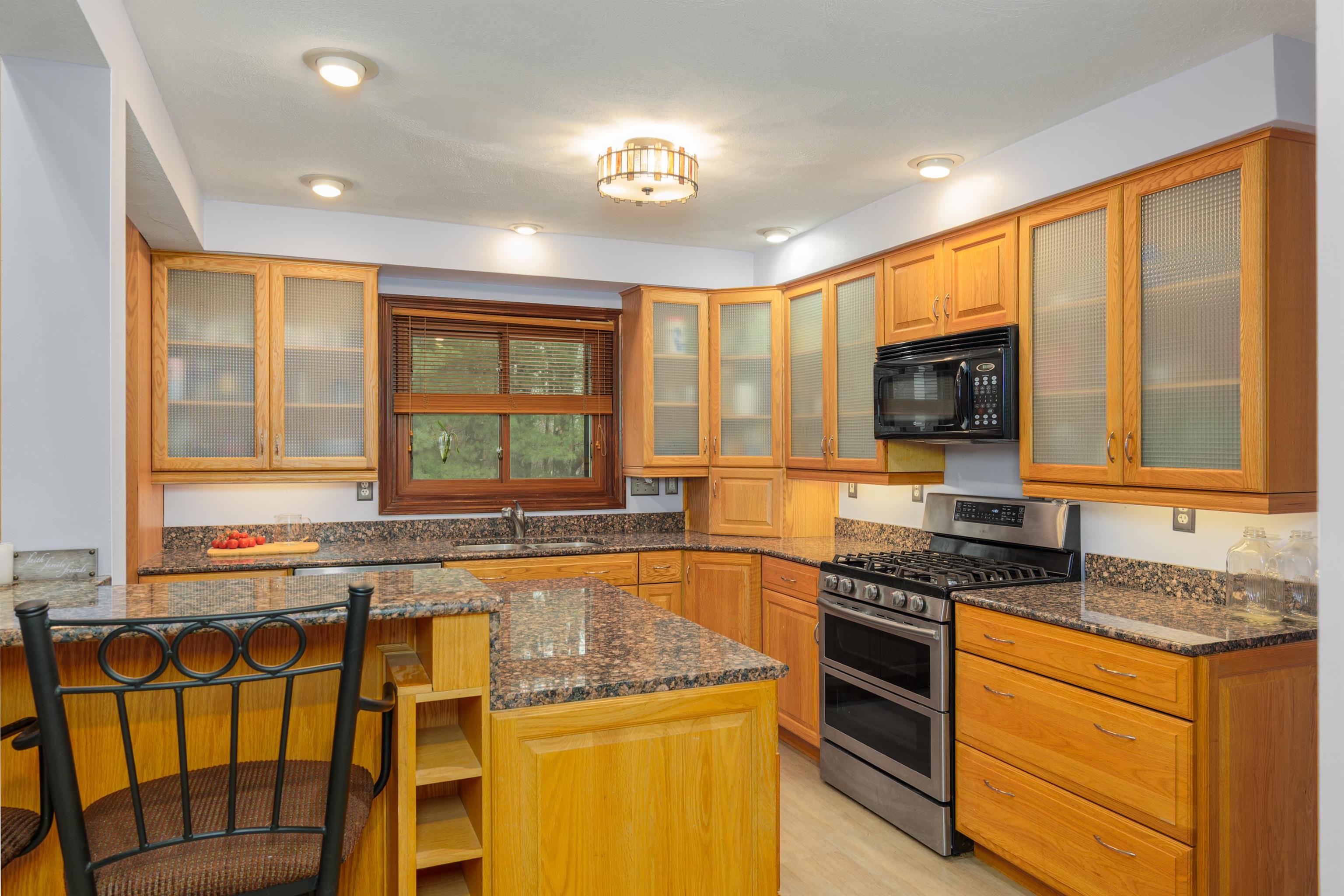 65 Pelham Road Salem, NH 03079 - Photo 5 of 44