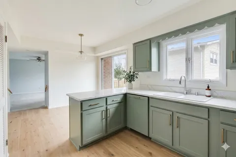 $529,900 | 2703 North Ridge Avenue, Arlington Heights, IL 60004