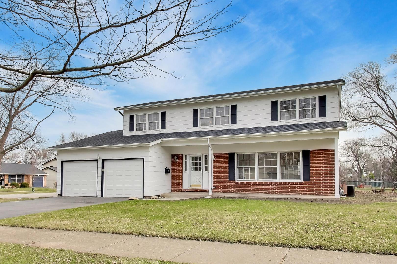 2703 North Ridge Avenue Arlington Heights, IL 60004 - Photo 2 of 51 a front view of a house with a yard