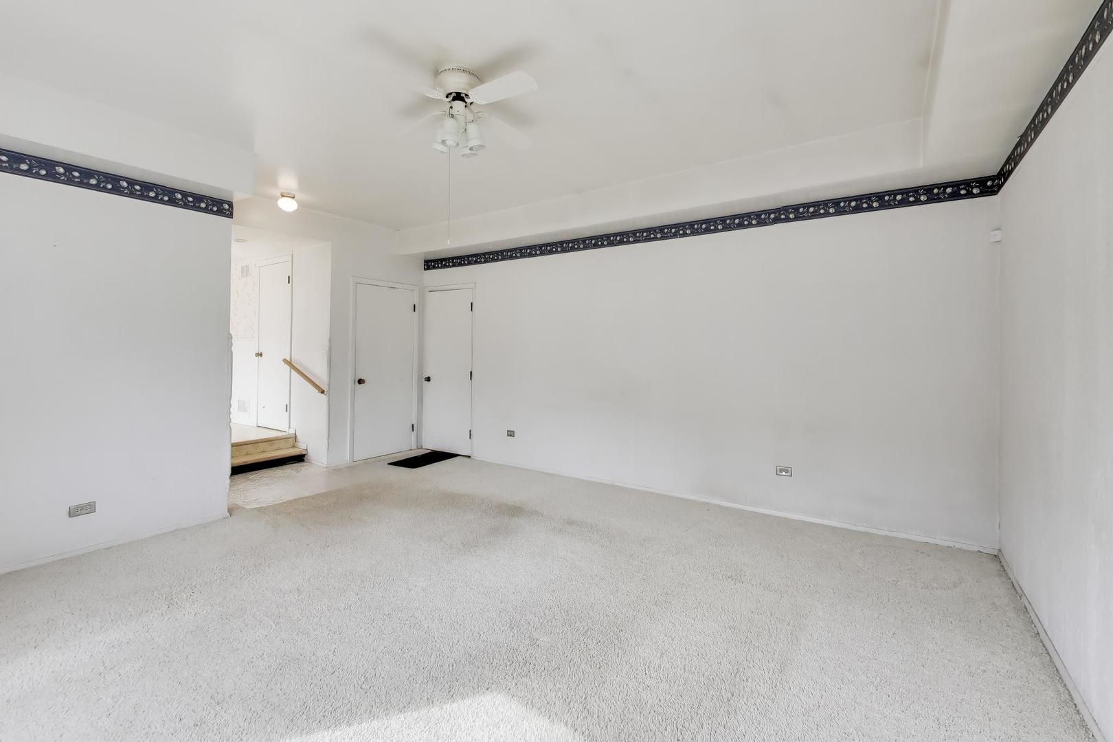 2703 North Ridge Avenue Arlington Heights, IL 60004 - Photo 21 of 51 a view of an empty room