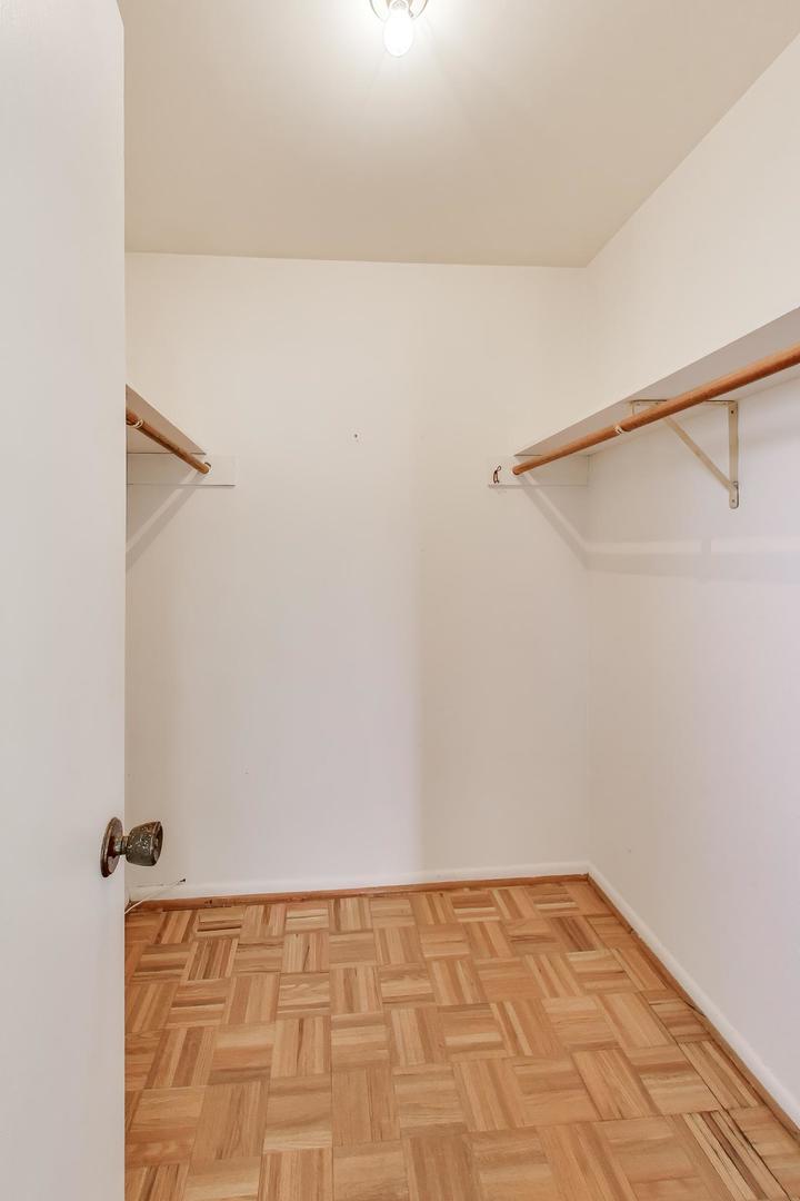 2703 North Ridge Avenue Arlington Heights, IL 60004 - Photo 27 of 51 a view of an empty room