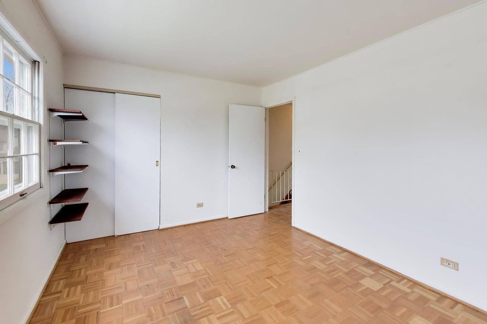 2703 North Ridge Avenue Arlington Heights, IL 60004 - Photo 30 of 51 a view of an empty room