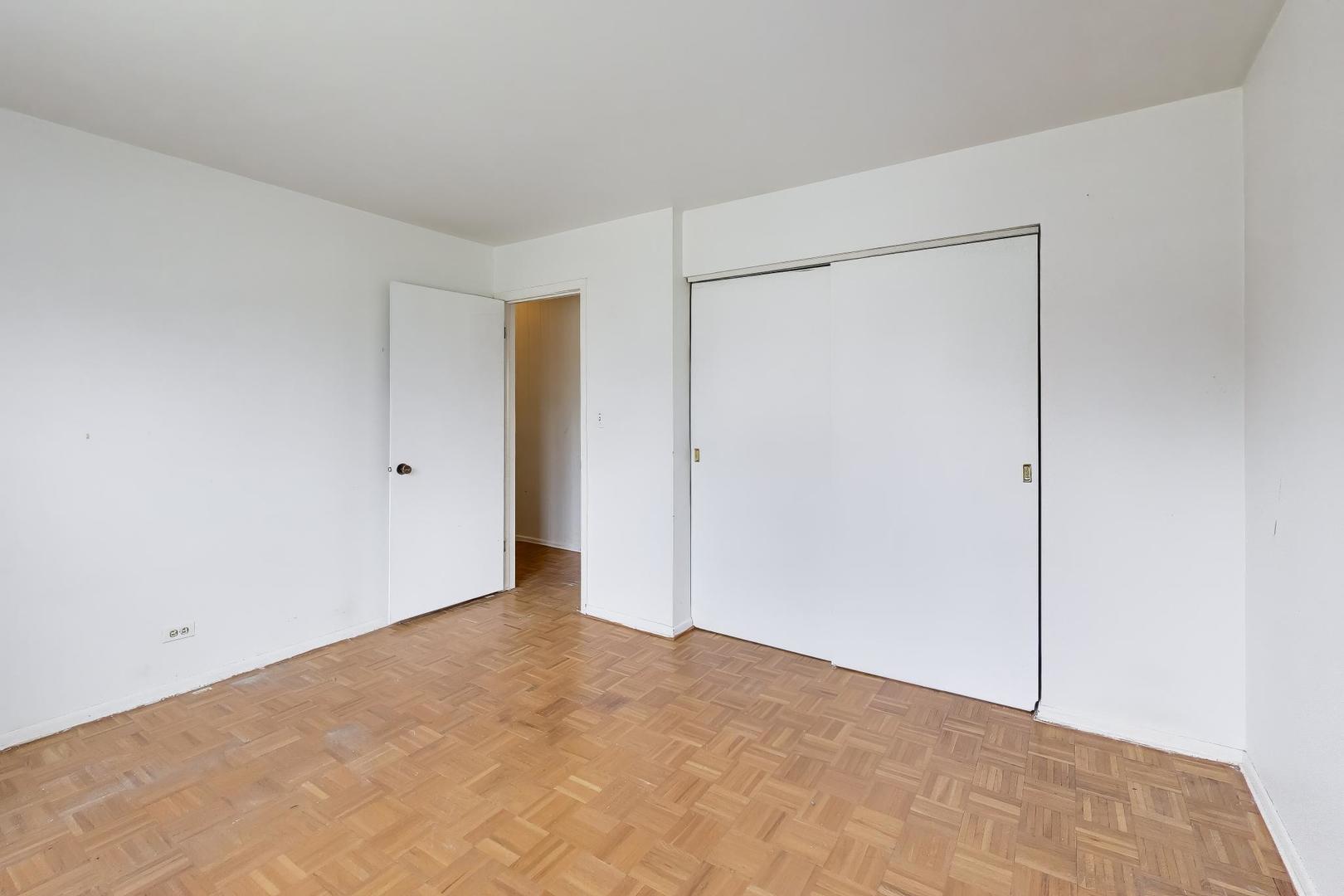 2703 North Ridge Avenue Arlington Heights, IL 60004 - Photo 34 of 51 a view of an empty room