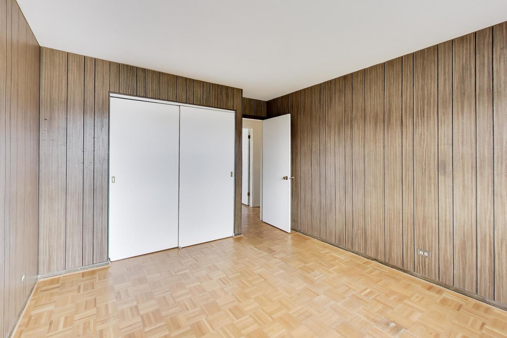 2703 North Ridge Avenue Arlington Heights, IL 60004 - Photo 36 of 51 a view of an empty room