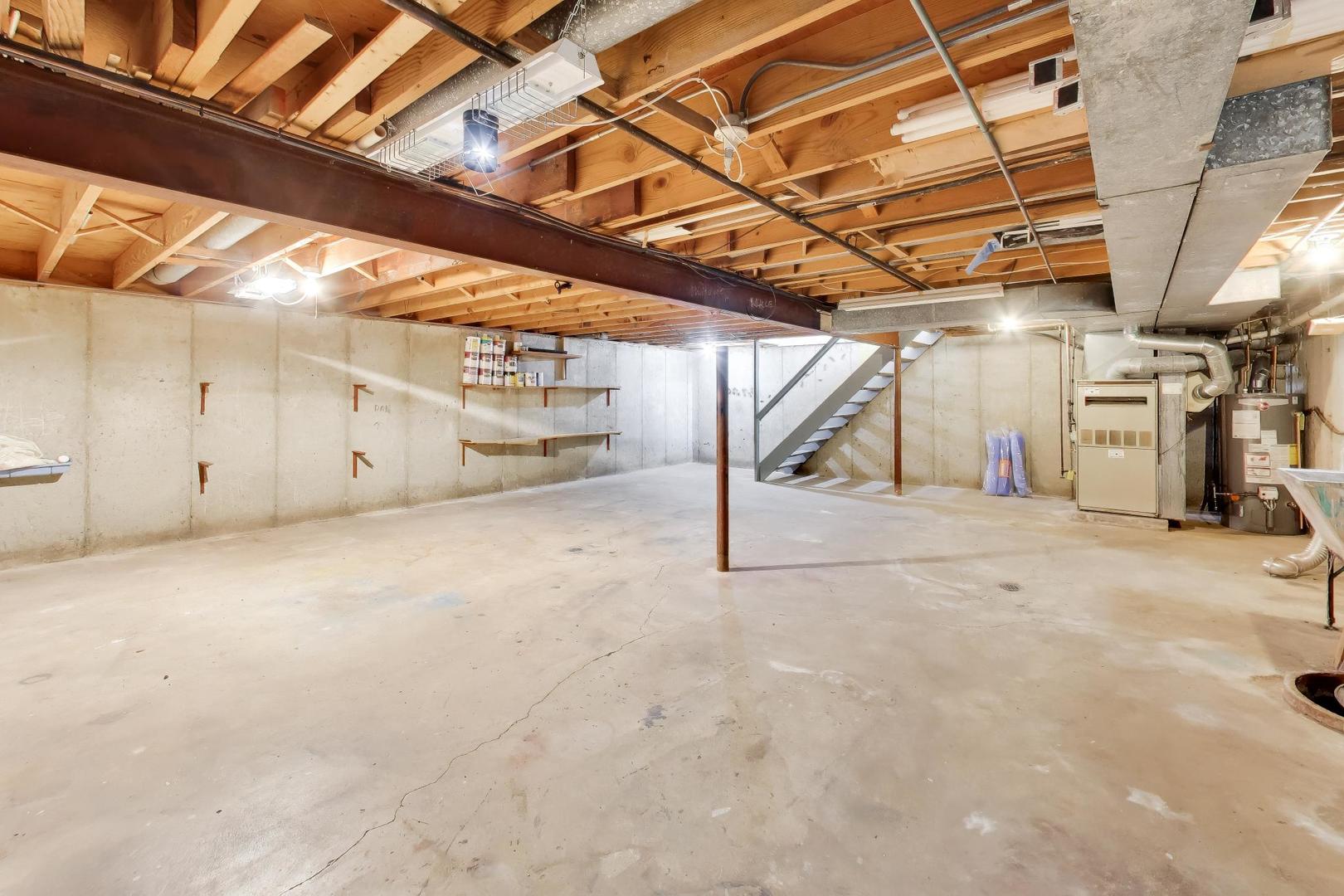 2703 North Ridge Avenue Arlington Heights, IL 60004 - Photo 39 of 51 a view of a garage