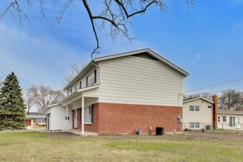 $529,900 | 2703 North Ridge Avenue, Arlington Heights, IL 60004