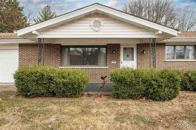 $290,000 | 904 Palm Drive, St. Charles, MO 63301