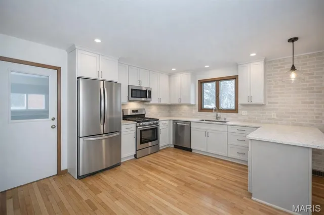 $290,000 | 904 Palm Drive, St. Charles, MO 63301