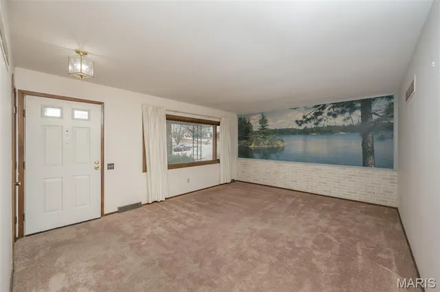 $290,000 | 904 Palm Drive, St. Charles, MO 63301