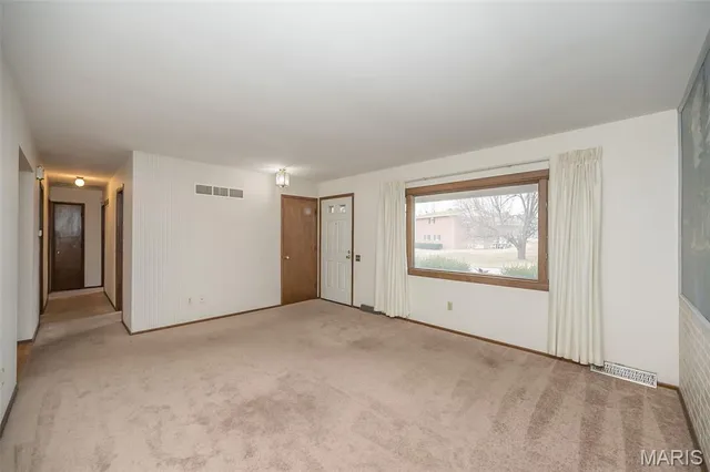 $290,000 | 904 Palm Drive, St. Charles, MO 63301