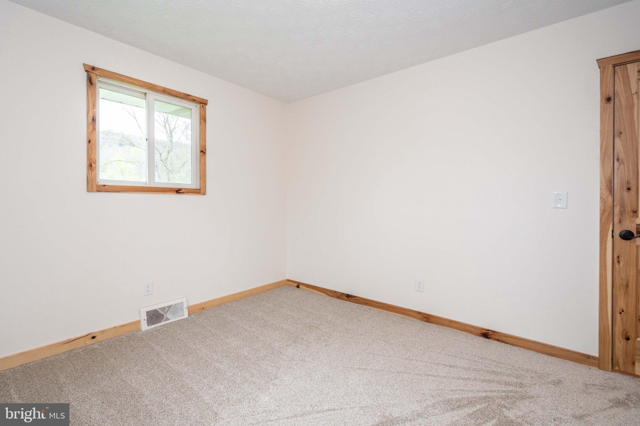 2155 Jennings Road Grantsville, MD 21536 - Photo 27 of 39 Bright and inviting bedroom.