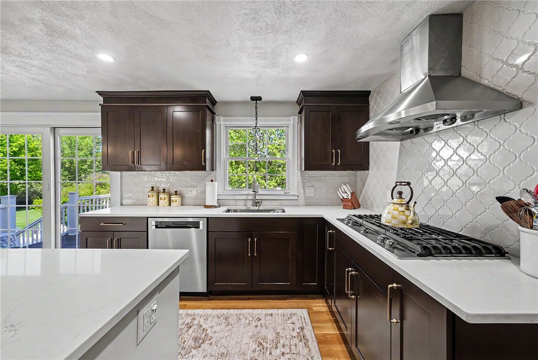 239 Abbott Run Valley Road Cumberland, RI 02864 - Photo 9 of 46