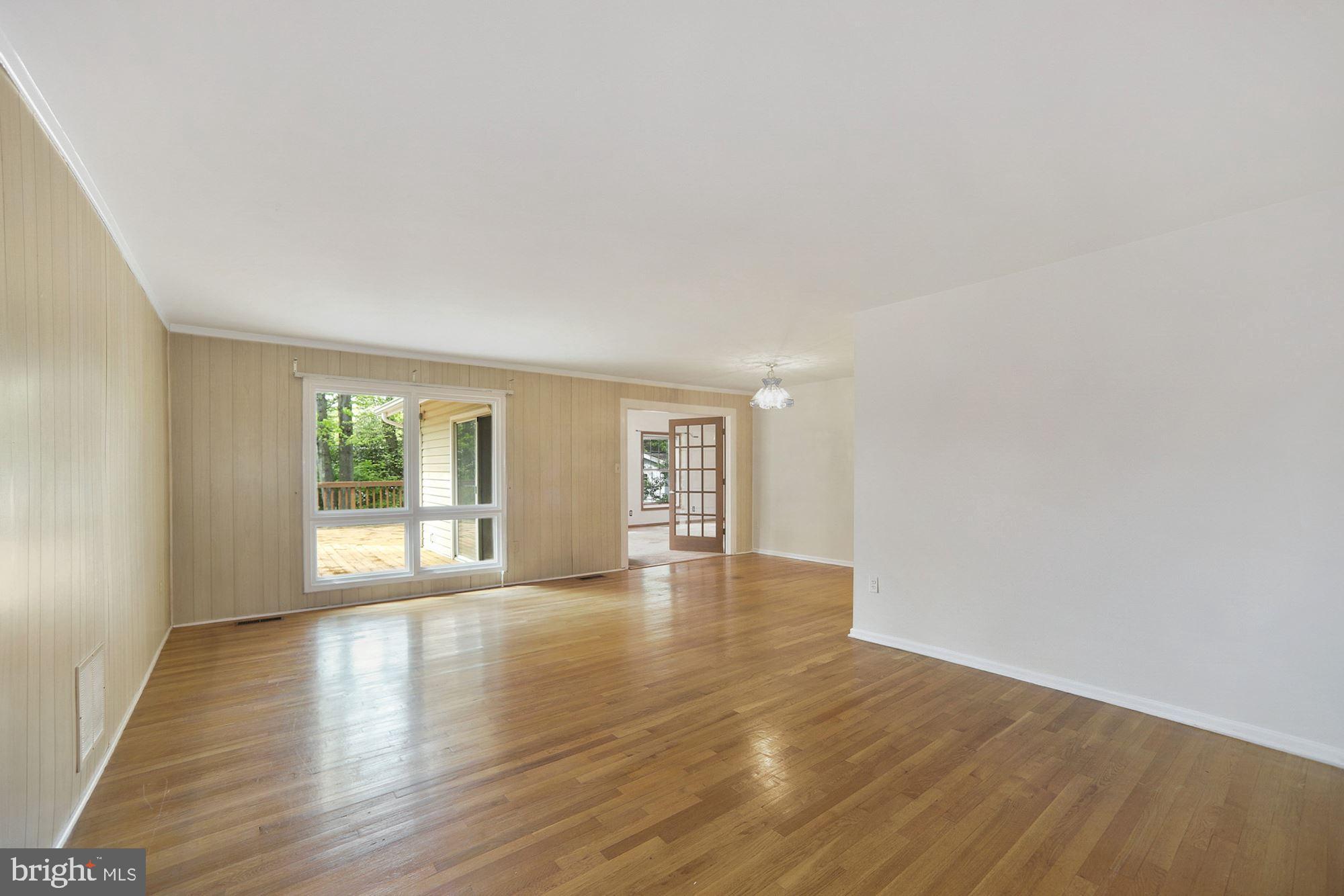 1924 Hull Road Vienna, VA 22182 - Photo 5 of 22 Living room
