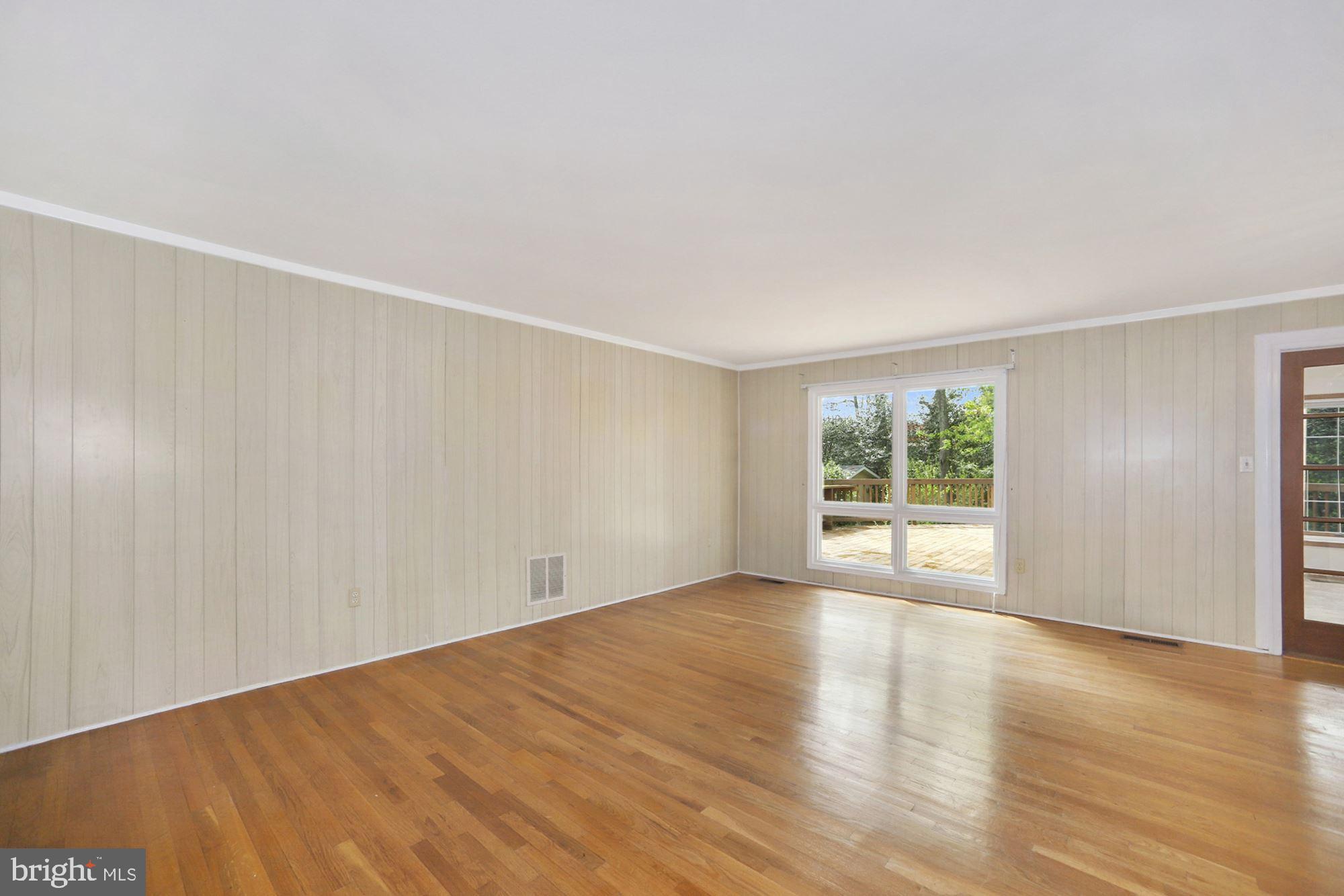 1924 Hull Road Vienna, VA 22182 - Photo 6 of 22 Living room