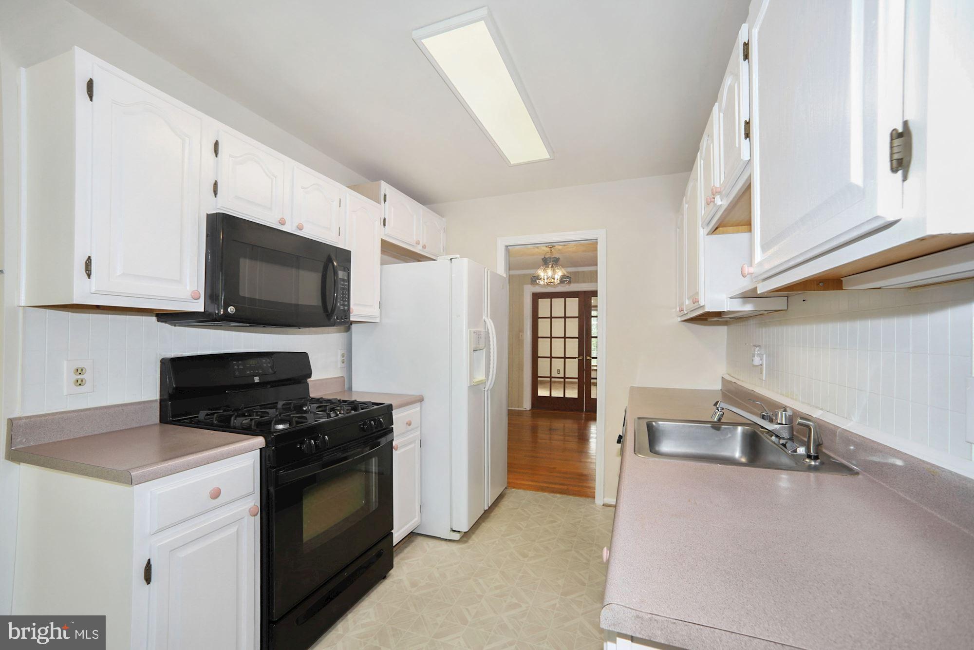1924 Hull Road Vienna, VA 22182 - Photo 7 of 22 Kitchen