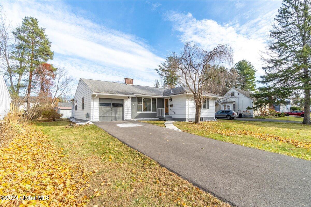 11 Elwood Road Bethlehem, NY 12054 - Photo 5 of 47 44-11 Elwood Rd-44