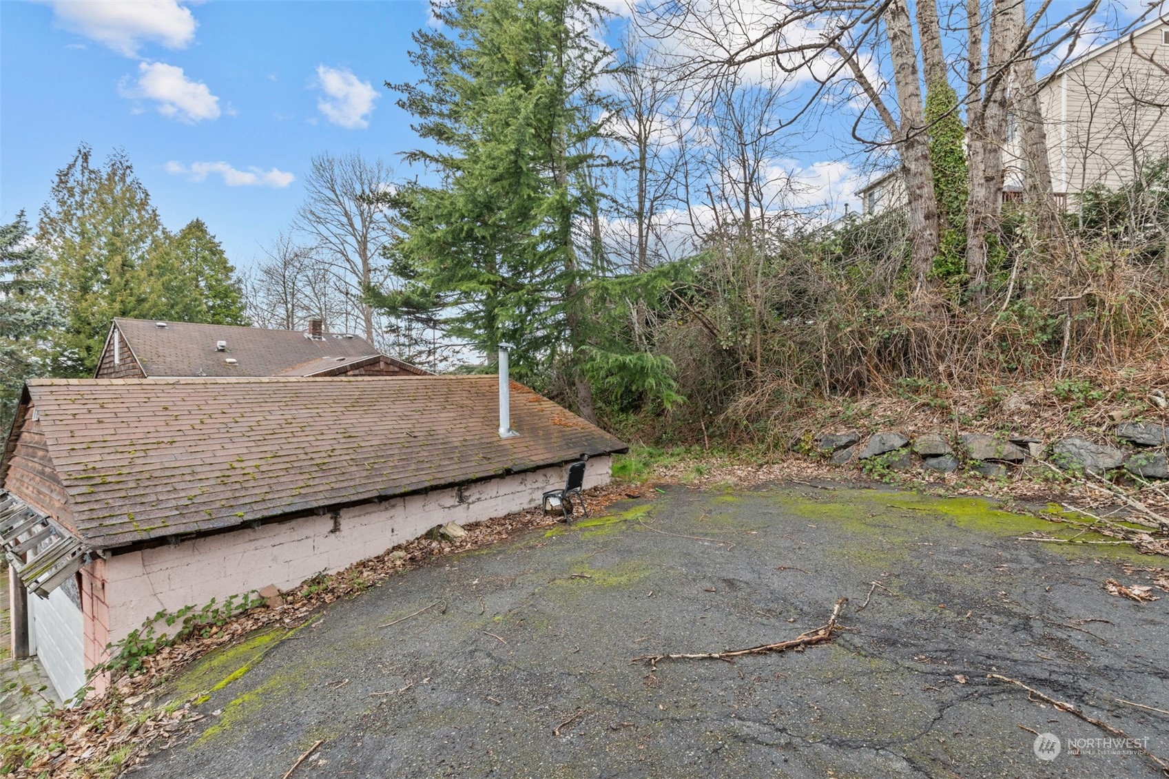 666 Sunset Boulevard Northeast Renton, WA 98056 - Photo 36 of 39 a view of outdoor space and yard