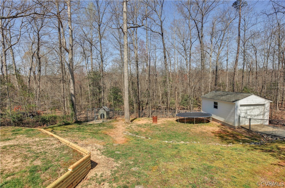 2300 Brookforest Road Midlothian, VA 23112 - Photo 28 of 29 a backyard of a house with table and chairs