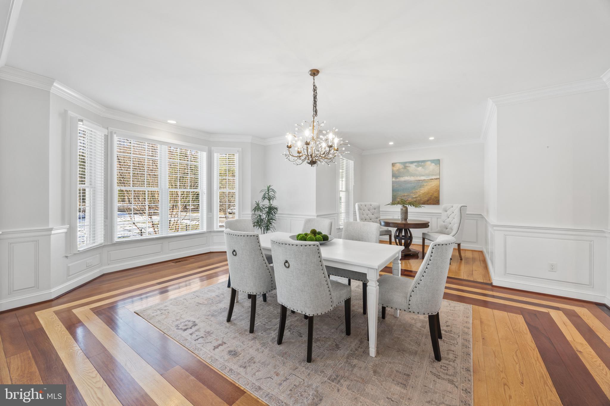 Spacious dining room with alcove for extra seating