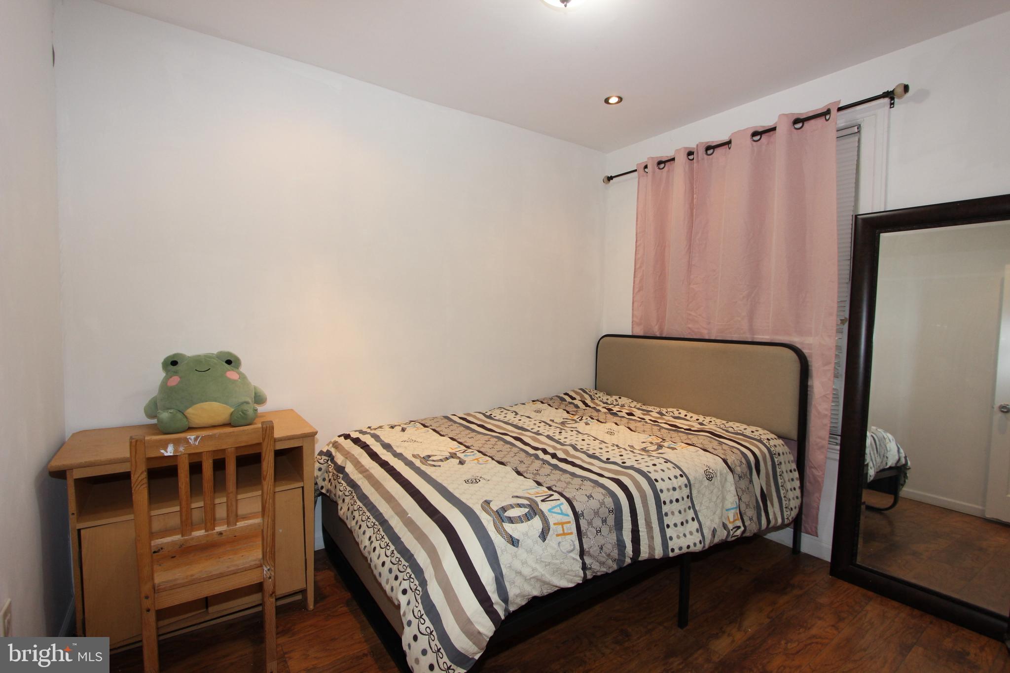 1535 K Street Southeast Washington, DC 20003 - Photo 6 of 21 a bedroom with a bed and a window