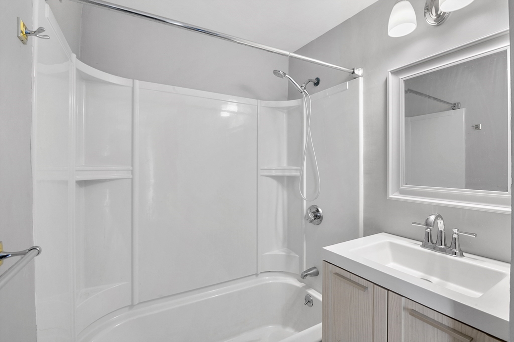 296 Quincy Street Springfield, MA 01109 - Photo 17 of 26 Gallery Image 17