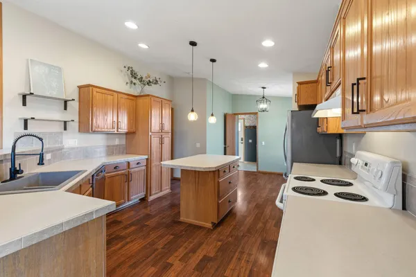 $450,000 | W2521 890th Avenue, Spring Valley, WI 54767