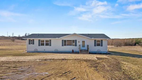 $450,000 | W2521 890th Avenue, Spring Valley, WI 54767