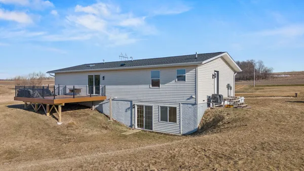 $450,000 | W2521 890th Avenue, Spring Valley, WI 54767