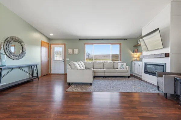 $450,000 | W2521 890th Avenue, Spring Valley, WI 54767