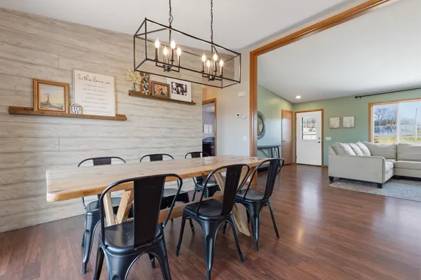 $450,000 | W2521 890th Avenue, Spring Valley, WI 54767