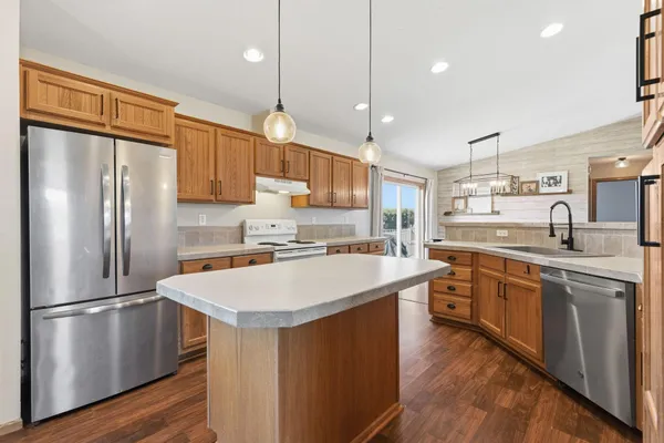 $450,000 | W2521 890th Avenue, Spring Valley, WI 54767