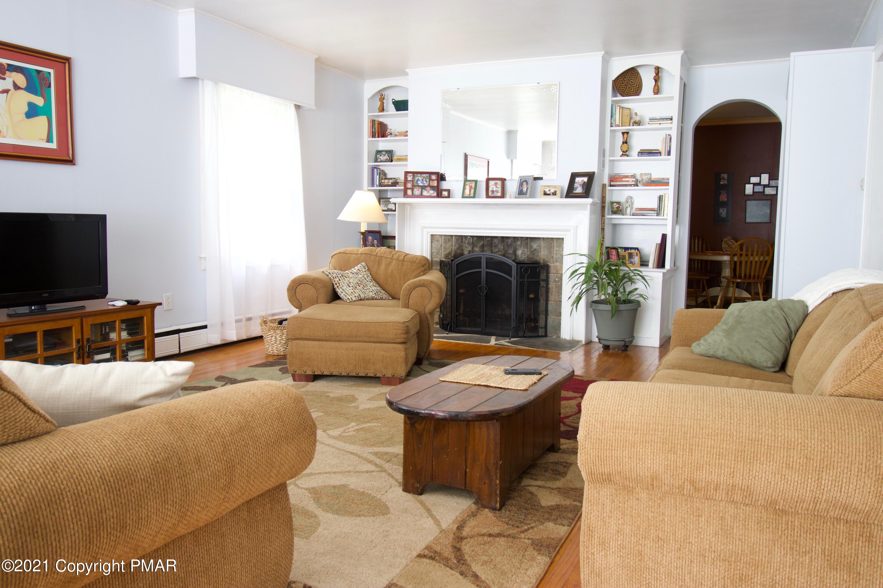 327 Carlton Road Mount Pocono, PA 18344 - Photo 12 of 34 LVRM#2