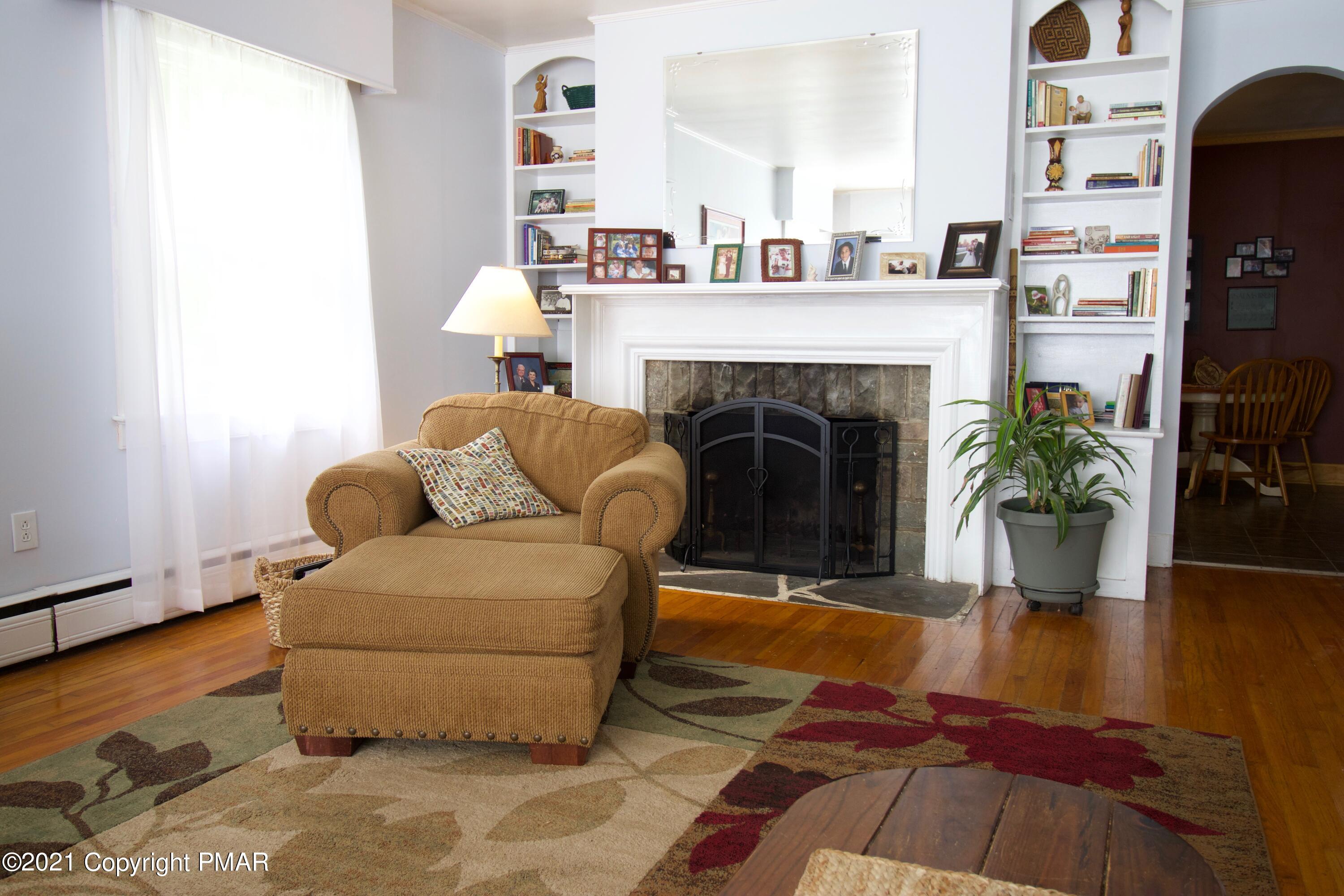 327 Carlton Road Mount Pocono, PA 18344 - Photo 13 of 34 LVRM#4
