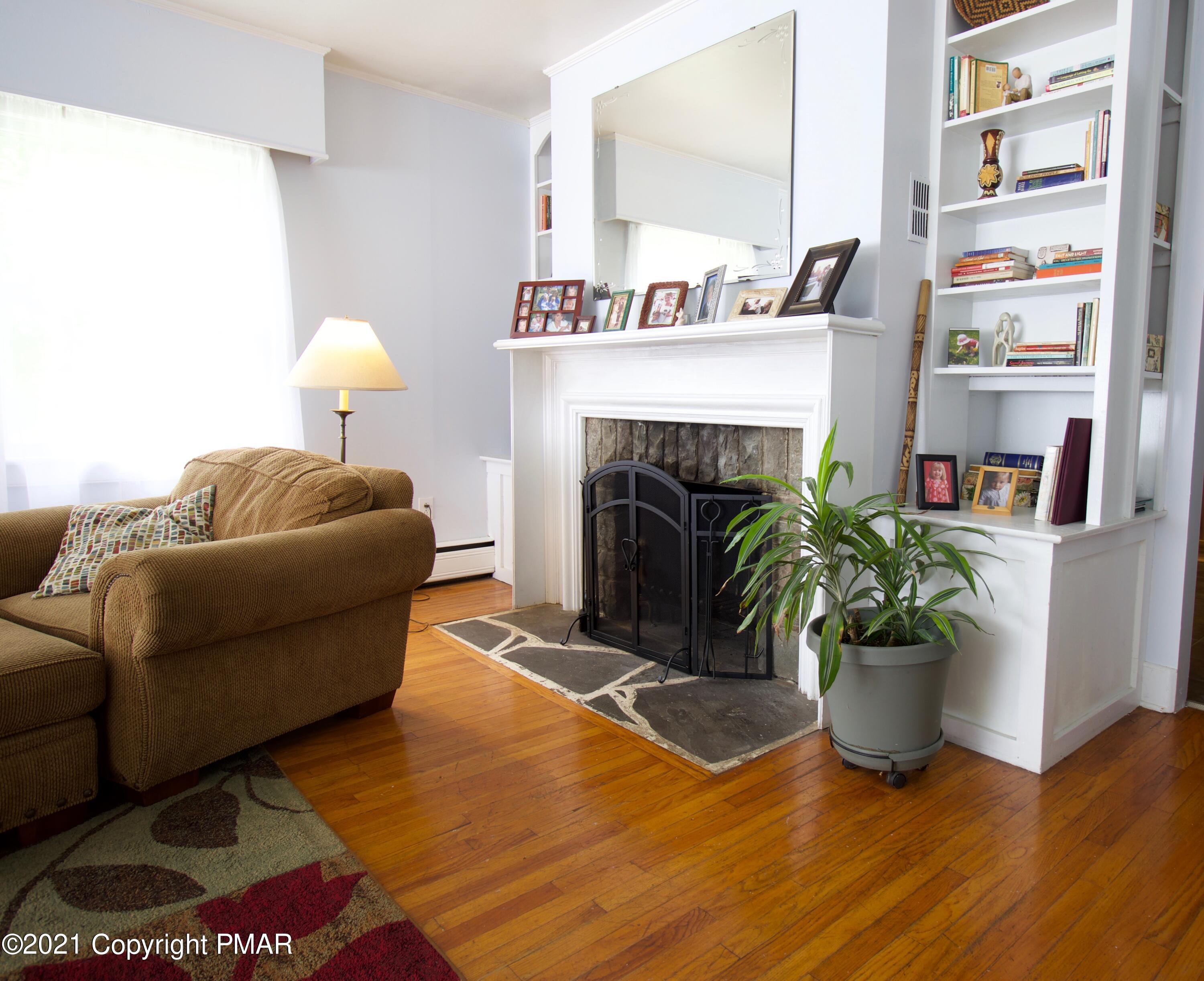 327 Carlton Road Mount Pocono, PA 18344 - Photo 15 of 34 LVRM-FP