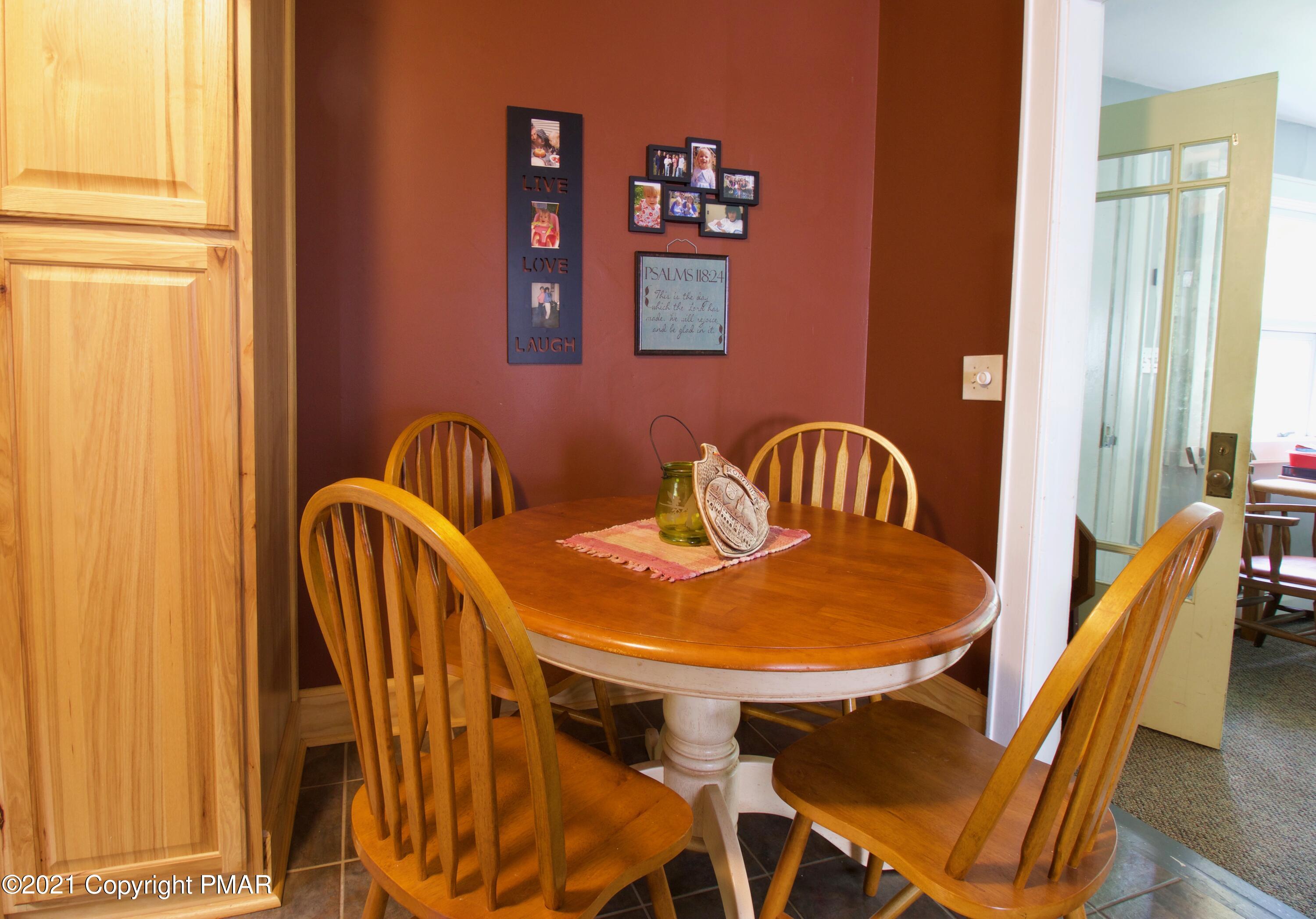 327 Carlton Road Mount Pocono, PA 18344 - Photo 20 of 34 Nook#2