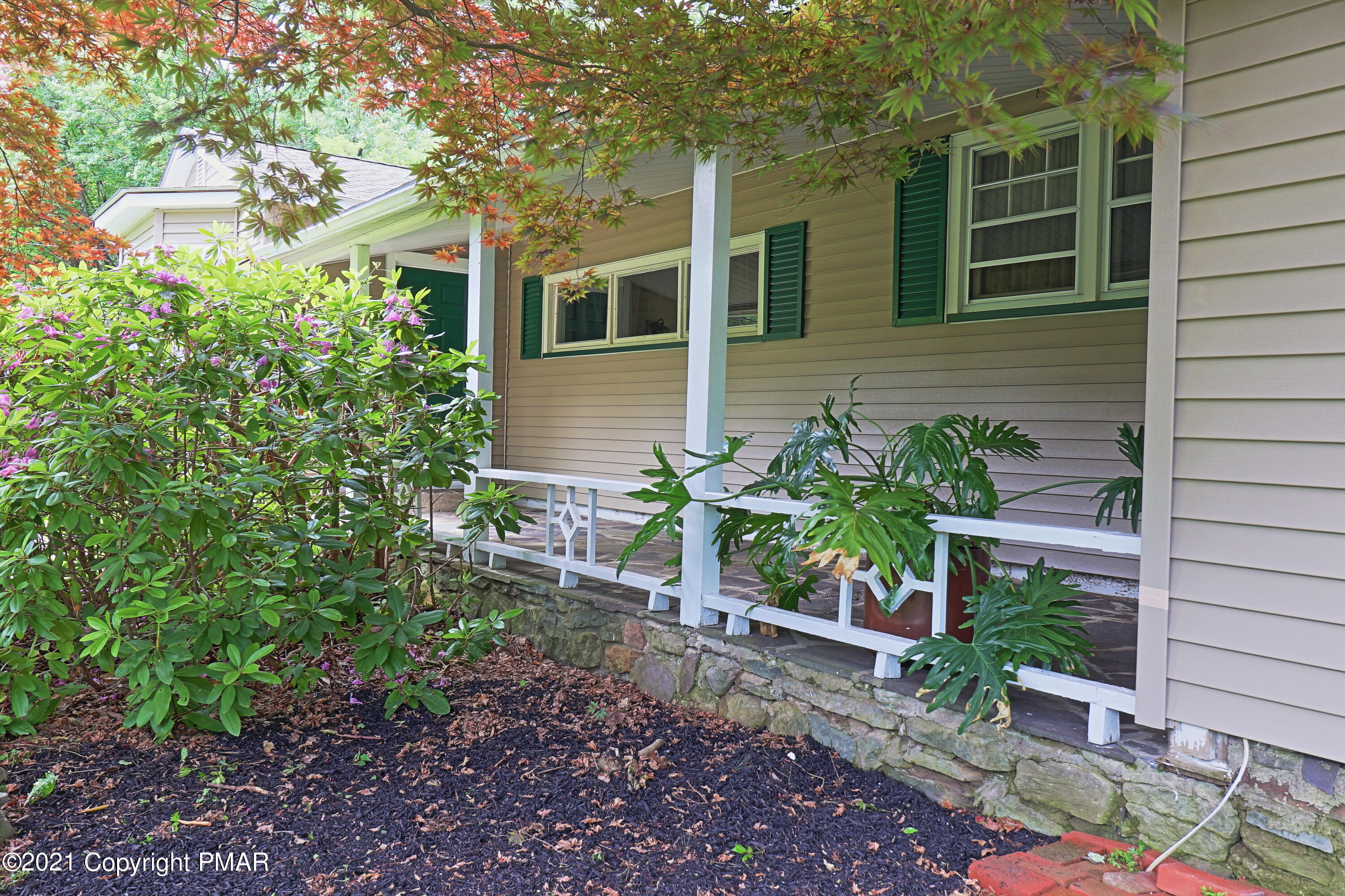 327 Carlton Road Mount Pocono, PA 18344 - Photo 2 of 34 Front Porch (1)