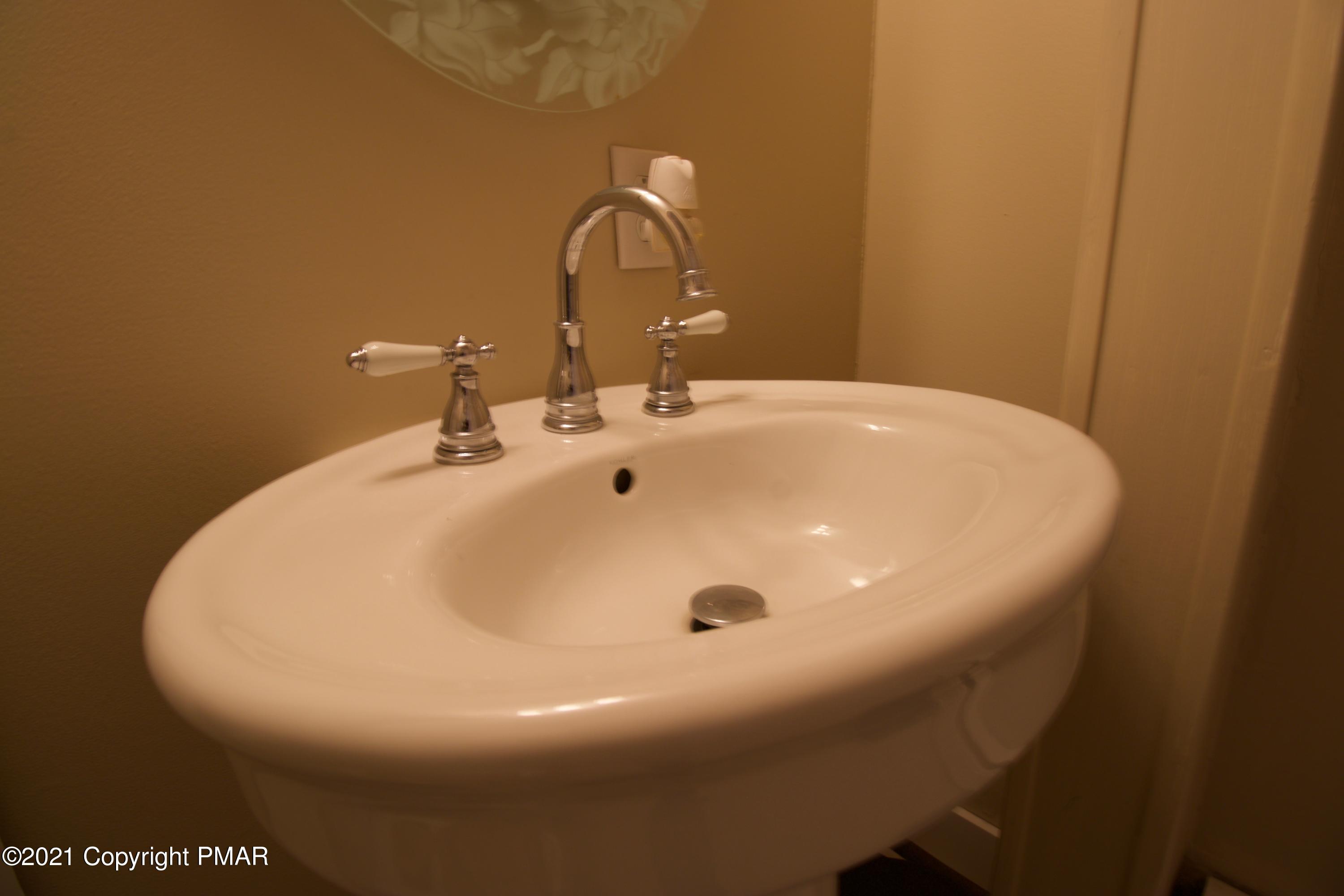 327 Carlton Road Mount Pocono, PA 18344 - Photo 25 of 34 Pedestal Sink