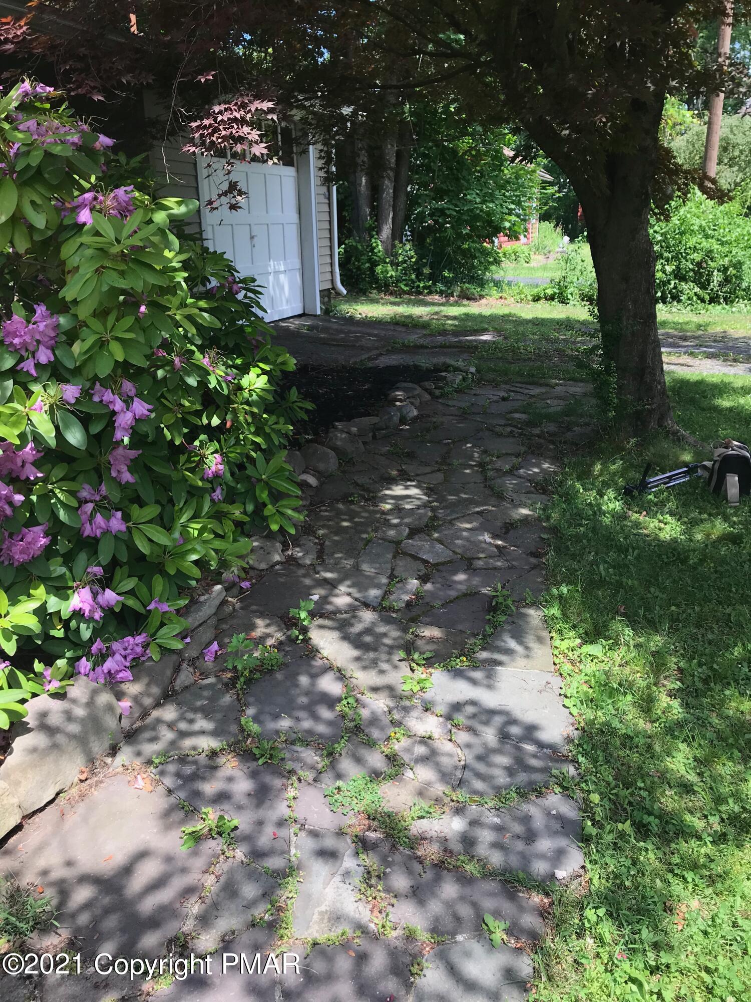327 Carlton Road Mount Pocono, PA 18344 - Photo 6 of 34 Front Walk