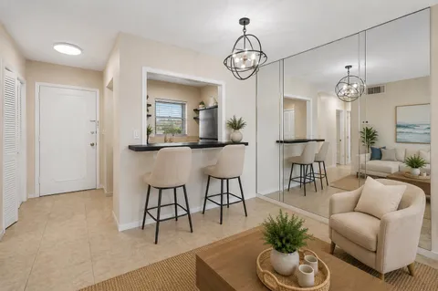 $108,000 | 1116 Lake Terrace, Unit 207, Boynton Beach, FL 33426
