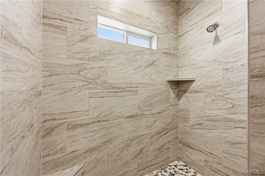 9818 North Cyrus Road Kingman, AZ 86401 - Photo 20 of 42 a bathroom with a shower