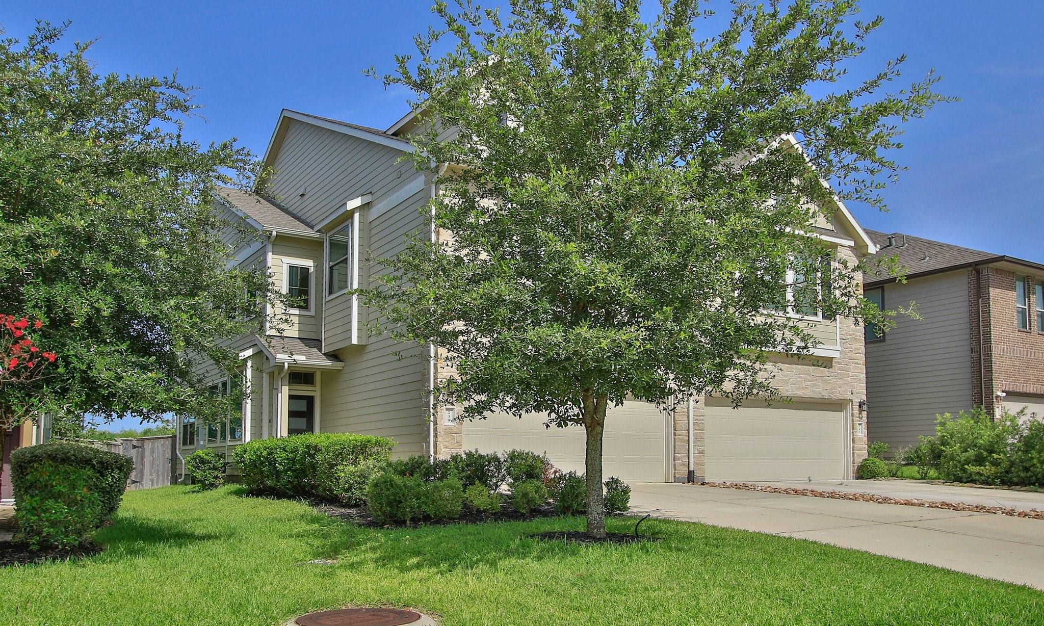 239 Biltmore Loop Montgomery, TX 77316 - Photo 2 of 40