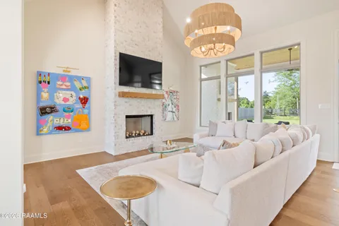 $900,000 | 201 Greyford Drive, Lafayette, LA 70503