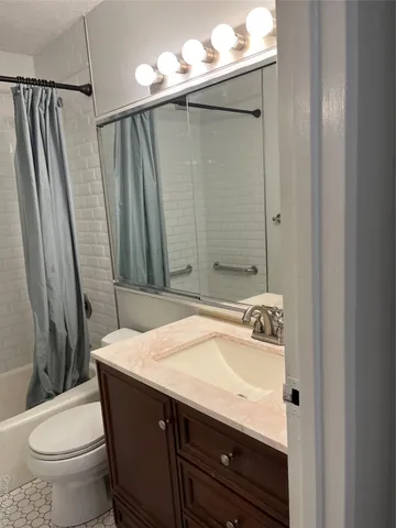 $385,000 | 2 Bay Club Drive, Unit 3H | Bay Terrace