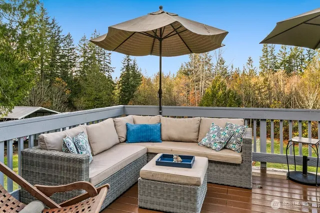 a view of a house with a back yard